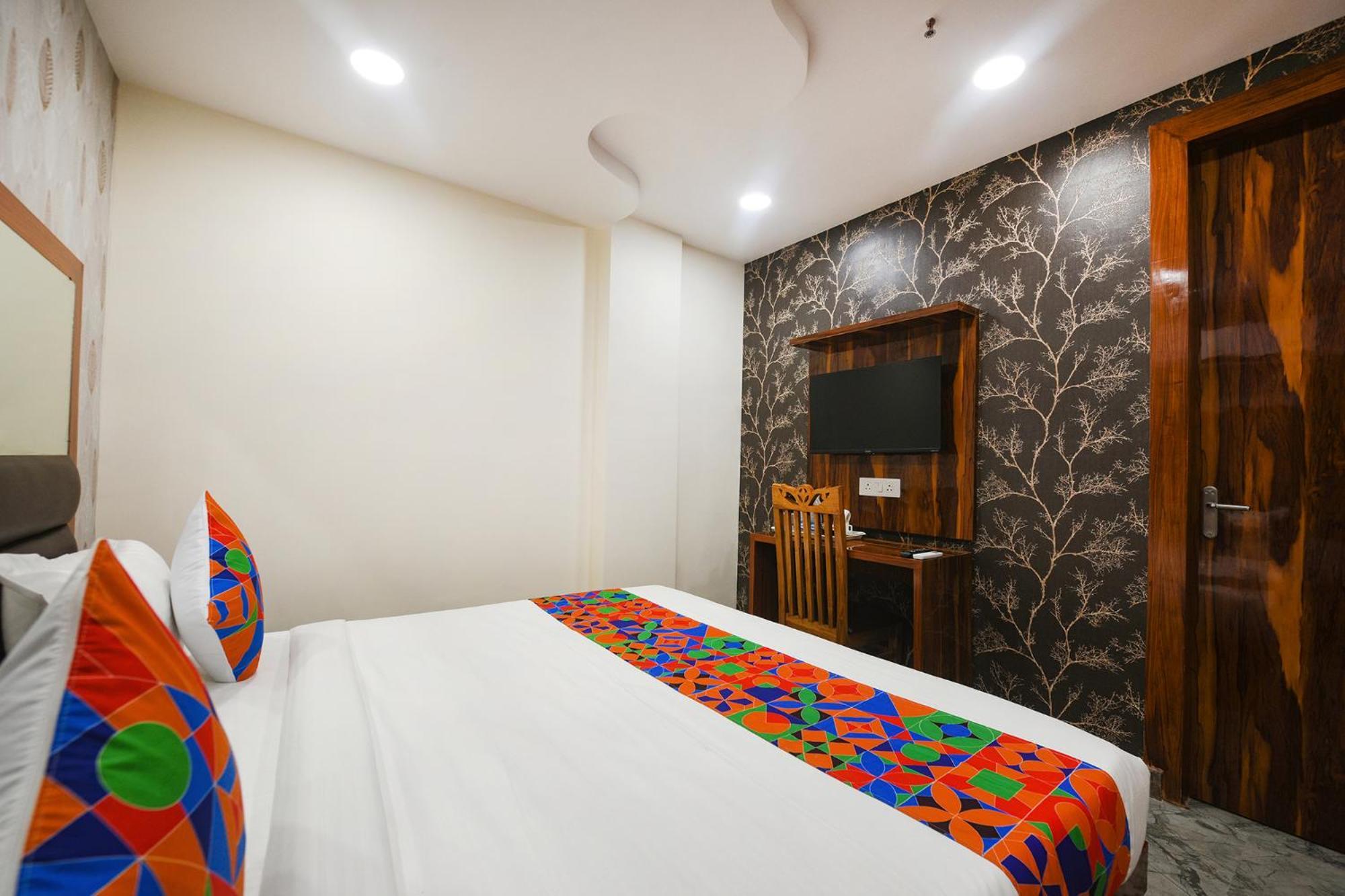 Fabhotel Mona Continental - Nr Laxmi Nagar It Hub New Delhi Eksteriør billede