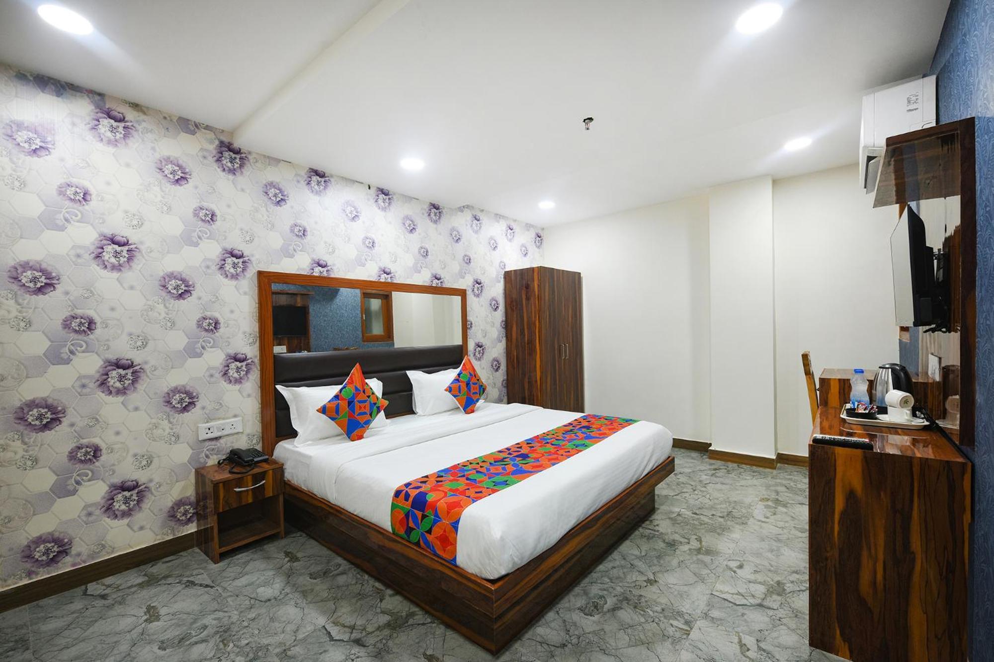 Fabhotel Mona Continental - Nr Laxmi Nagar It Hub New Delhi Eksteriør billede