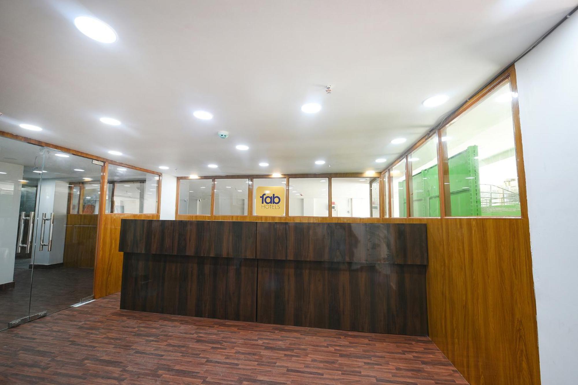 Fabhotel Mona Continental - Nr Laxmi Nagar It Hub New Delhi Eksteriør billede